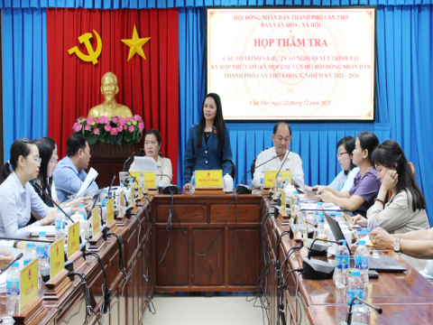 Ban Văn hóa - Xã hội HĐND thành phố thẩm tra Tờ trình, kèm dự thảo Nghị quyết để chuẩn bị Kỳ họp thứ Tám của HĐND thành phố (Kỳ họp chuyên đề)