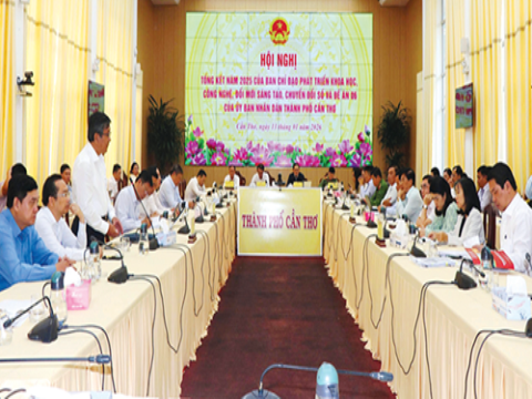 Phát triển khoa học công nghệ, đổi mới sáng tạo, chuyển đổi số và triển khai Đề án 06 lấy người dân, doanh nghiệp làm trung tâm phục vụ 