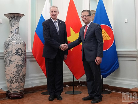 Thúc đẩy hợp tác với thành phố Saint Petersburg, Liên bang Nga