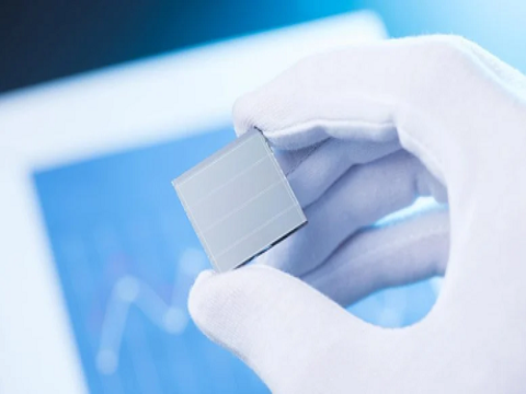 Bảng điều khiển năng lượng mặt trời này là sự đột phá tạo ra năng lượng từ cả ánh sáng mặt trời và hạt mưa