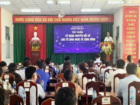 Tập huấn Kỹ năng chuyển đổi số cho Tổ công nghệ số cộng đồng tại phường Trung Nhứt