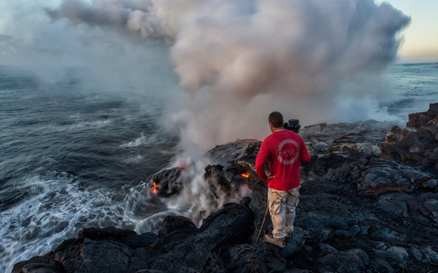 Morgan cho biết &ocirc;ng kh&ocirc;ng c&oacute; kế hoạch ngừng t&igrave;m kiếm những bức ảnh ho&agrave;n hảo về dung nham n&uacute;i lửa.