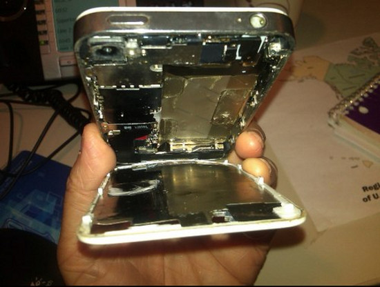 Pin iPhone 4S bị chảy, rò axit Pin iPhone 4S bị chảy, rò axit