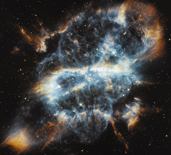 Tinh vân hành tinh NGC 5189 hình thành khi một hệ sao đôi cỡ Mặt trời phát nổ cách biệt nhau, tạo nên một đám mây bụi kỳ ảo.