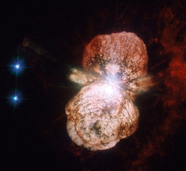 Ánh sáng thường và tia cực tím từ hệ sao Eta Cariane do kính viễn vọng Hubble thu được. Bộ ảnh vũ trụ tuyệt đẹp của NASA