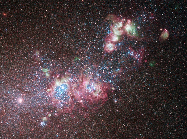 Dải ngân hà NGC 4214 với các ngôi sao trẻ và các lớp mây khí ga. Bộ ảnh vũ trụ tuyệt đẹp của NASA